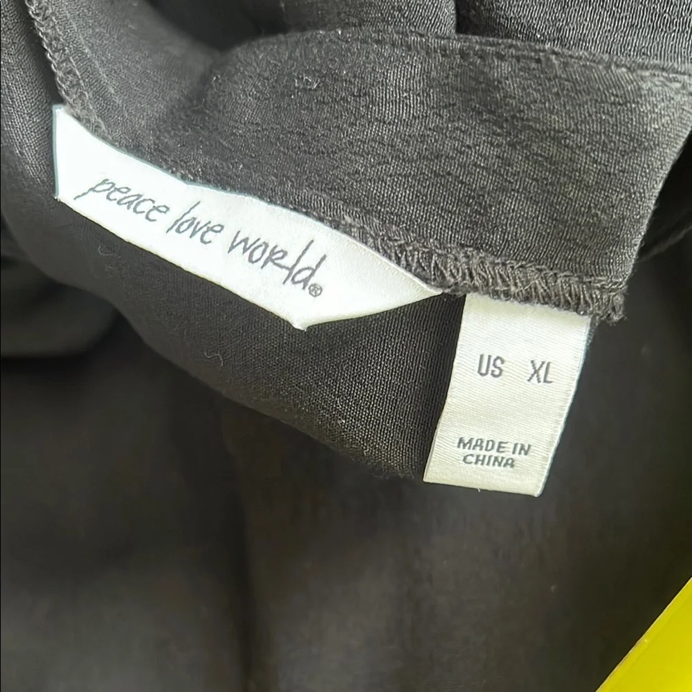 Peace love world 🖤 blouse - Picture 10 of 12